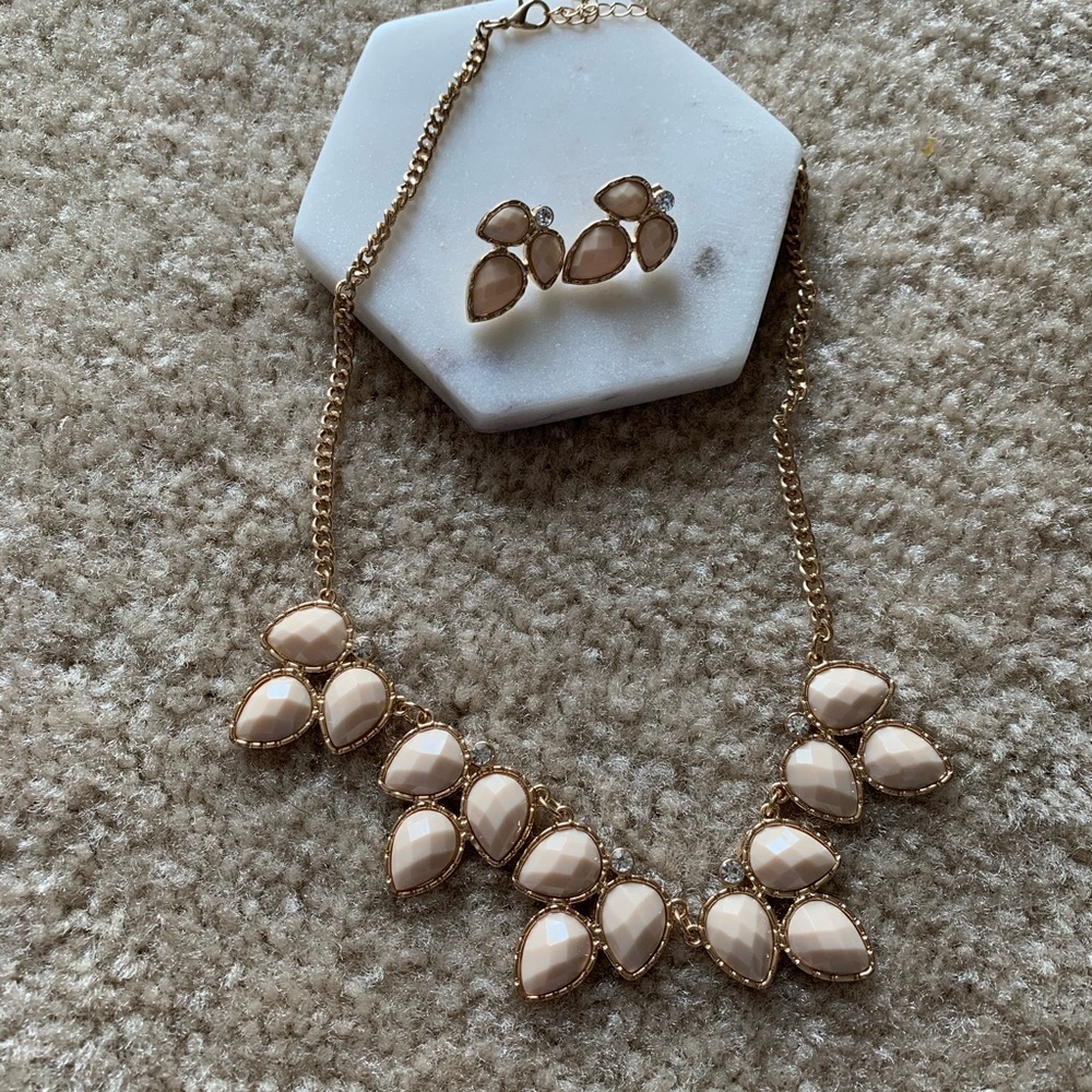 NWOT Necklace and Earring Set in Pink